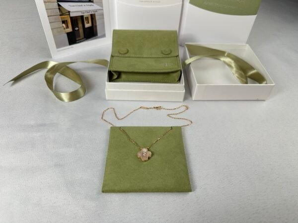 Van Cleef Arpels 2025 Holiday Pendant