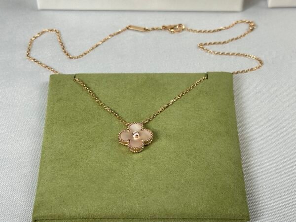 Van Cleef Arpels 2025 Holiday Pendant