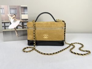 IMG_1016 Chanel 26S Beige Suede Slim Vanity