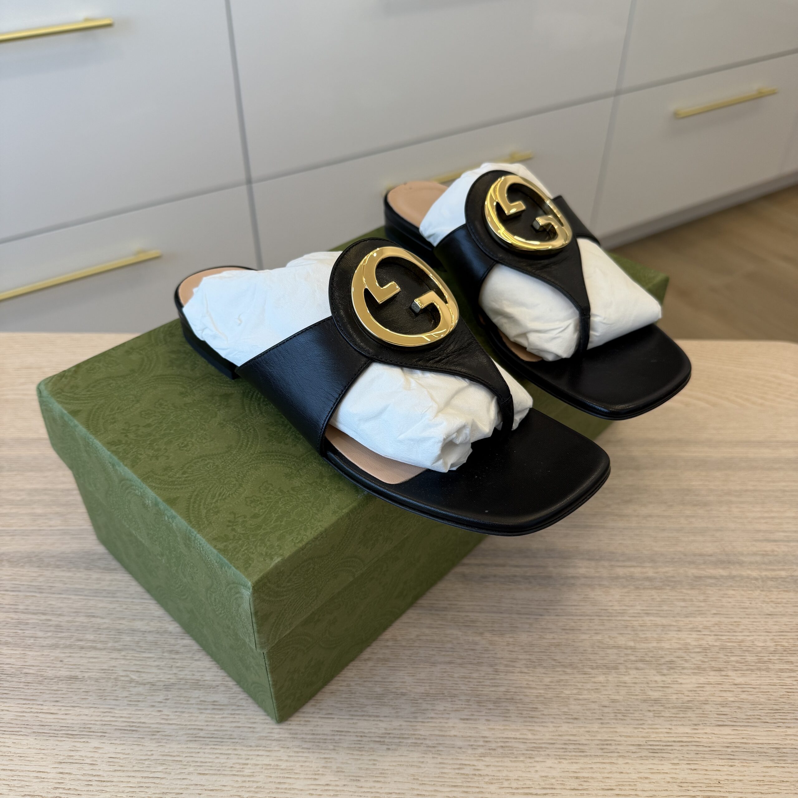 Gucci Blondie Thong Sandals Black 36