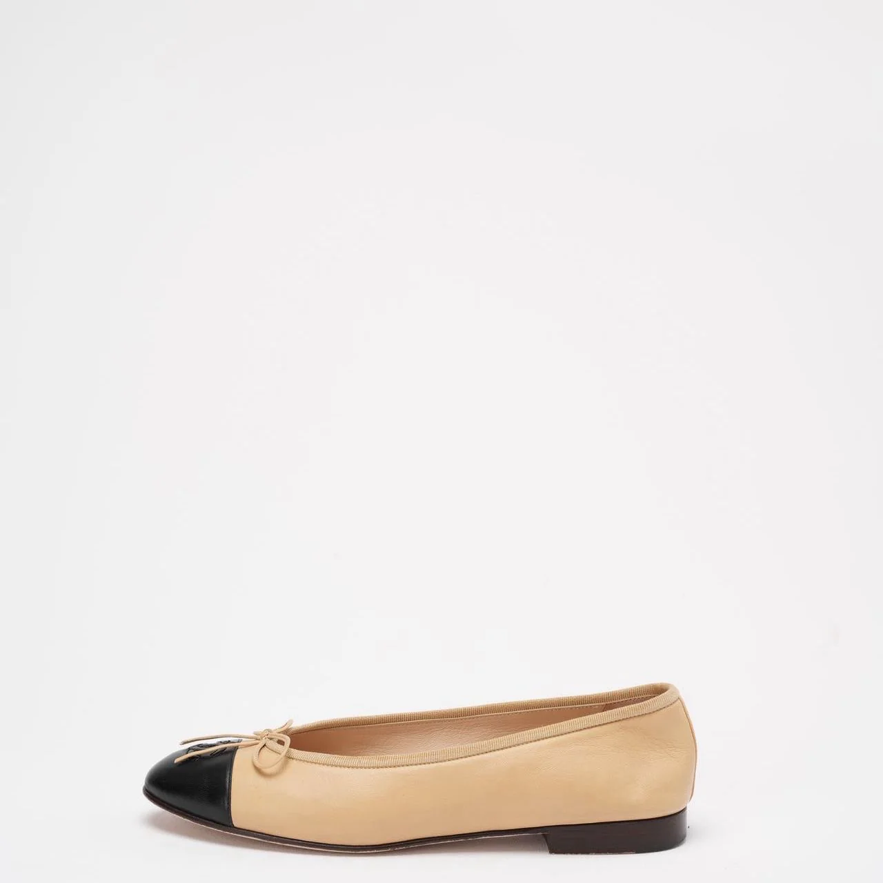 Chanel Beige / Black Leather CC Cap Toe Ballet Flats 39