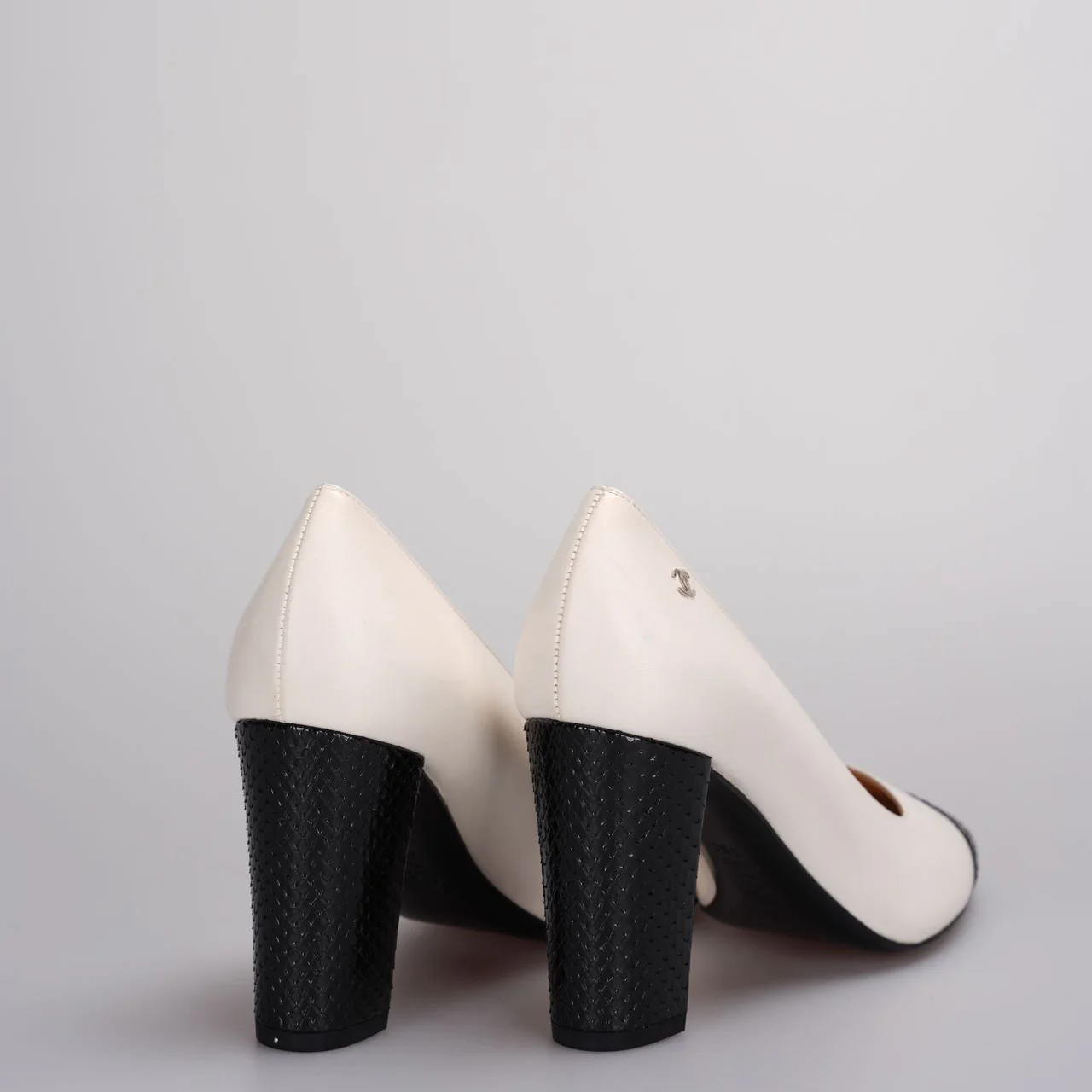 used-Chanel Classic Leather Two-Tone Pumps in Beige Black 38C-MILOURA