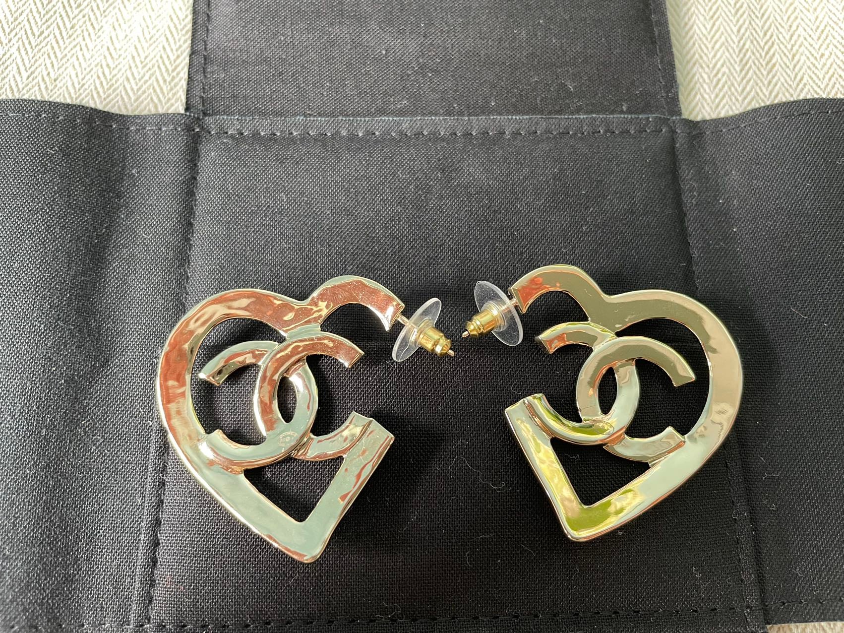 used-Chanel heart hoop earrings-MILOURA
