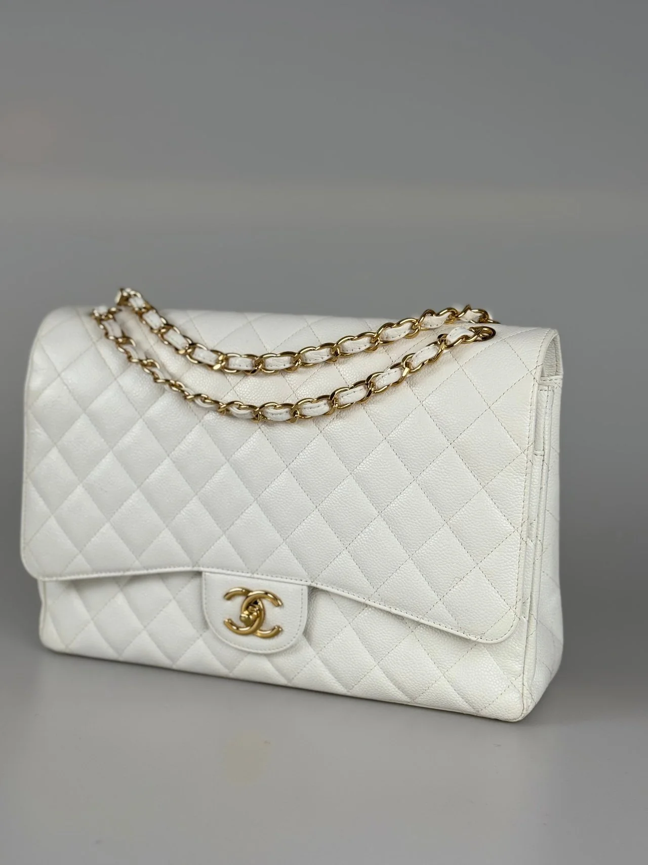 used-Chanel timeless flap Bag Caviar Leather Maxi size in white-MILOURA