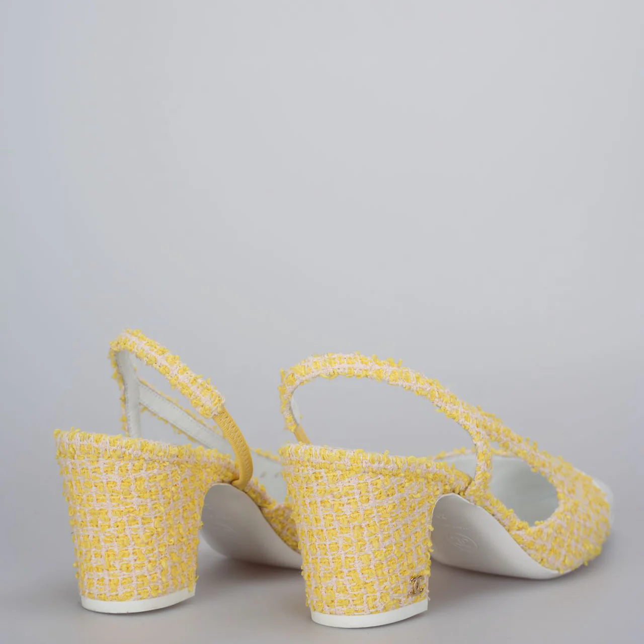 used-Chanel tweed slingback 39 light yellow pumps with CC logo-MILOURA
