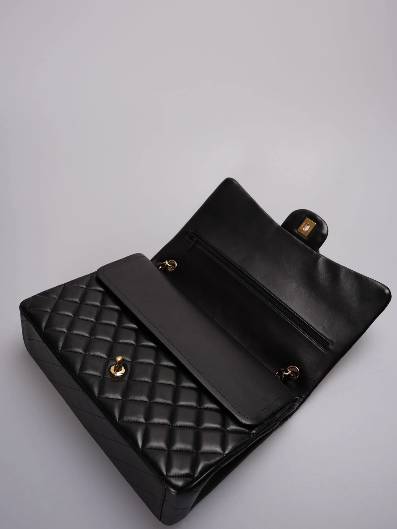 used-Chanel timeless Flap Quilted Maxi Lambskin Gold-tone Black-MILOURA