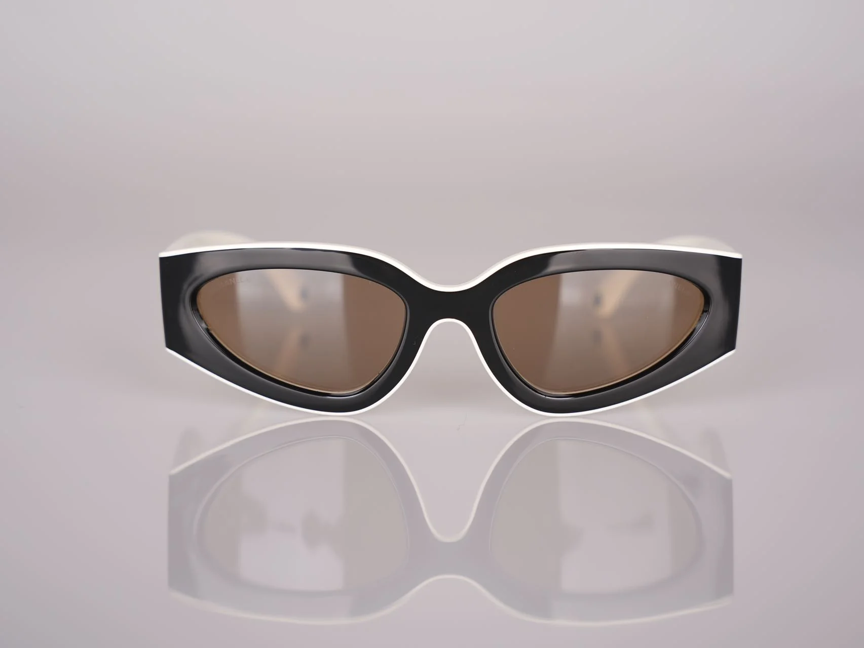 used-Chanel Cat Eye Sunglasses with CC Logo Black and White-MILOURA