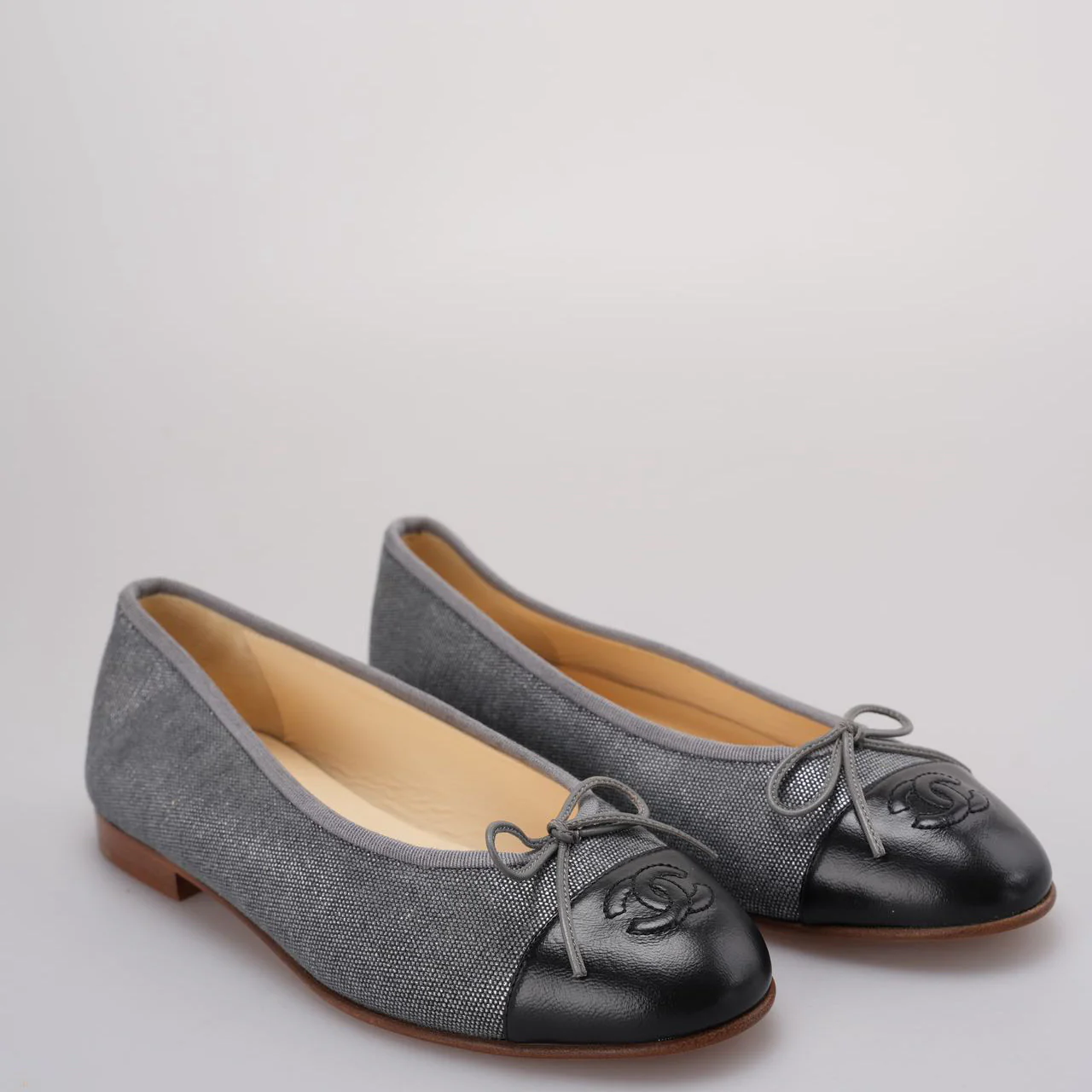 used-Chanel Ballerinas Ballet Flats in Grey /Black Size 38-MILOURA