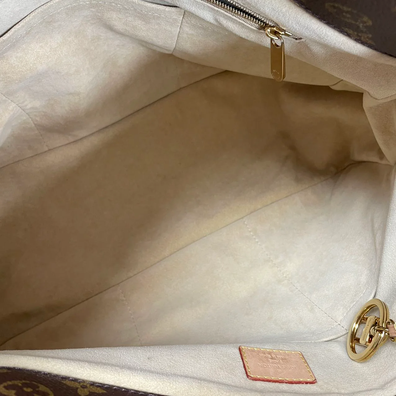 Louis Vuitton Artsy MM Hobo Monogram Bag 2017