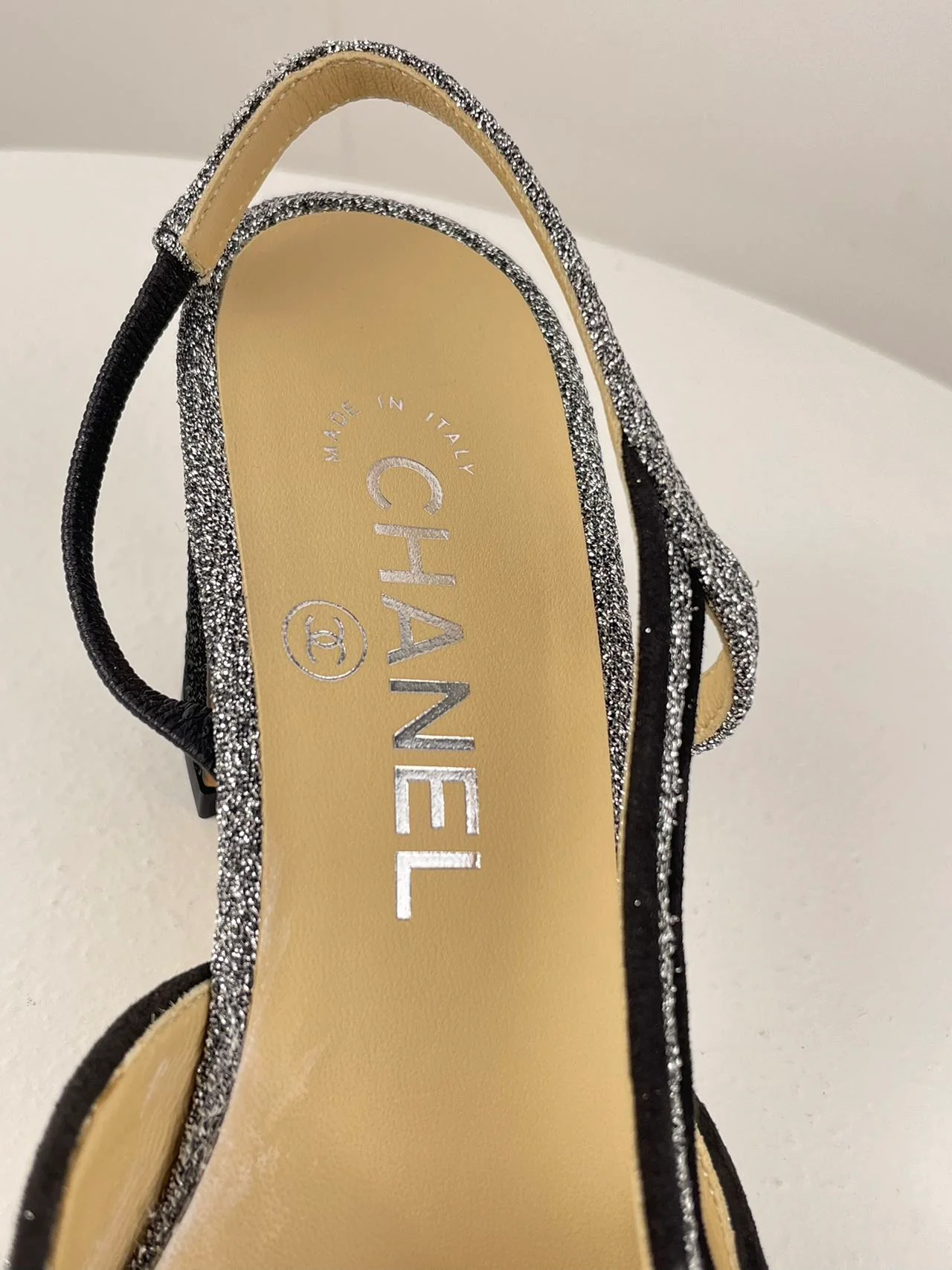 used-Chanel glitter slingback pumps with CC logo 37 limited edition-MILOURA