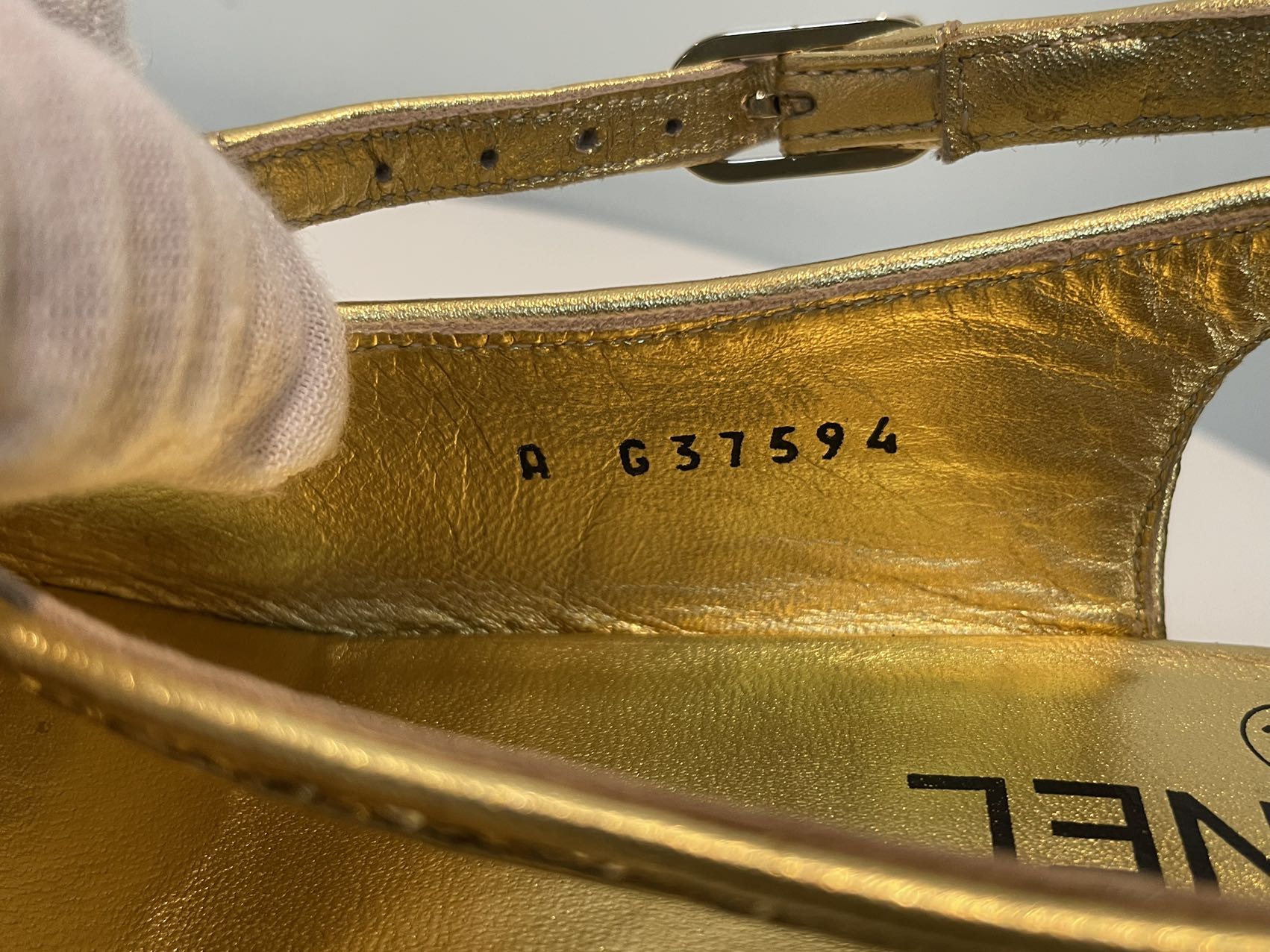 used-Chanel GoldBlack Coarse Glitter and Fabric CC Cap Toe Slingback Pumps Size EU37.5-MILOURA