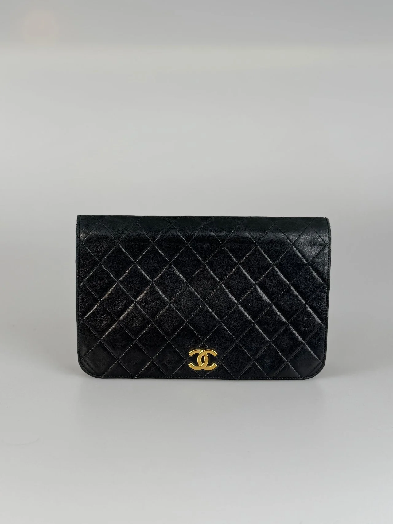 used-Chanel vintage Matelassé Lambskin Shoulder Bag Black-MILOURA