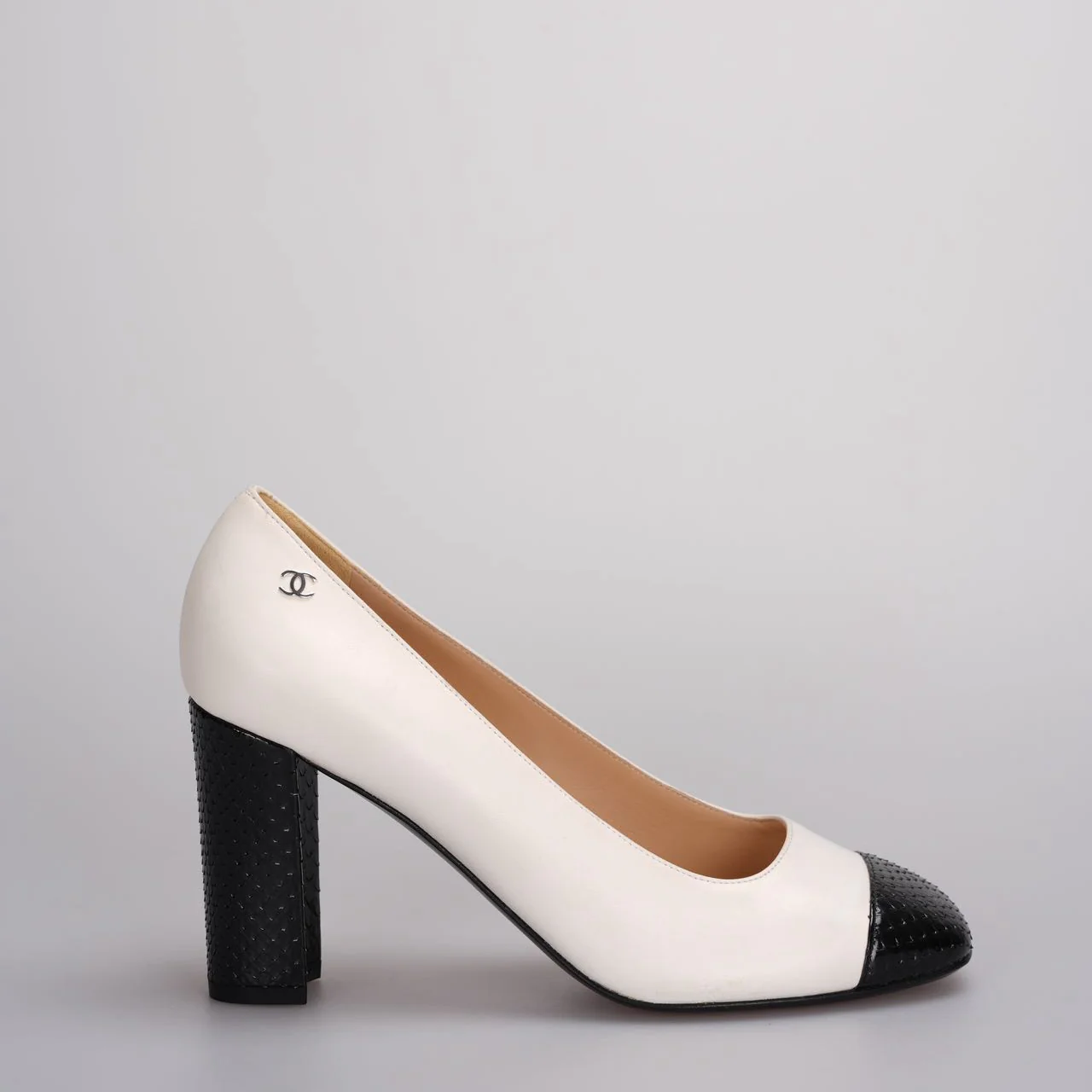 used-Chanel Classic Leather Two-Tone Pumps in Beige Black 38C-MILOURA