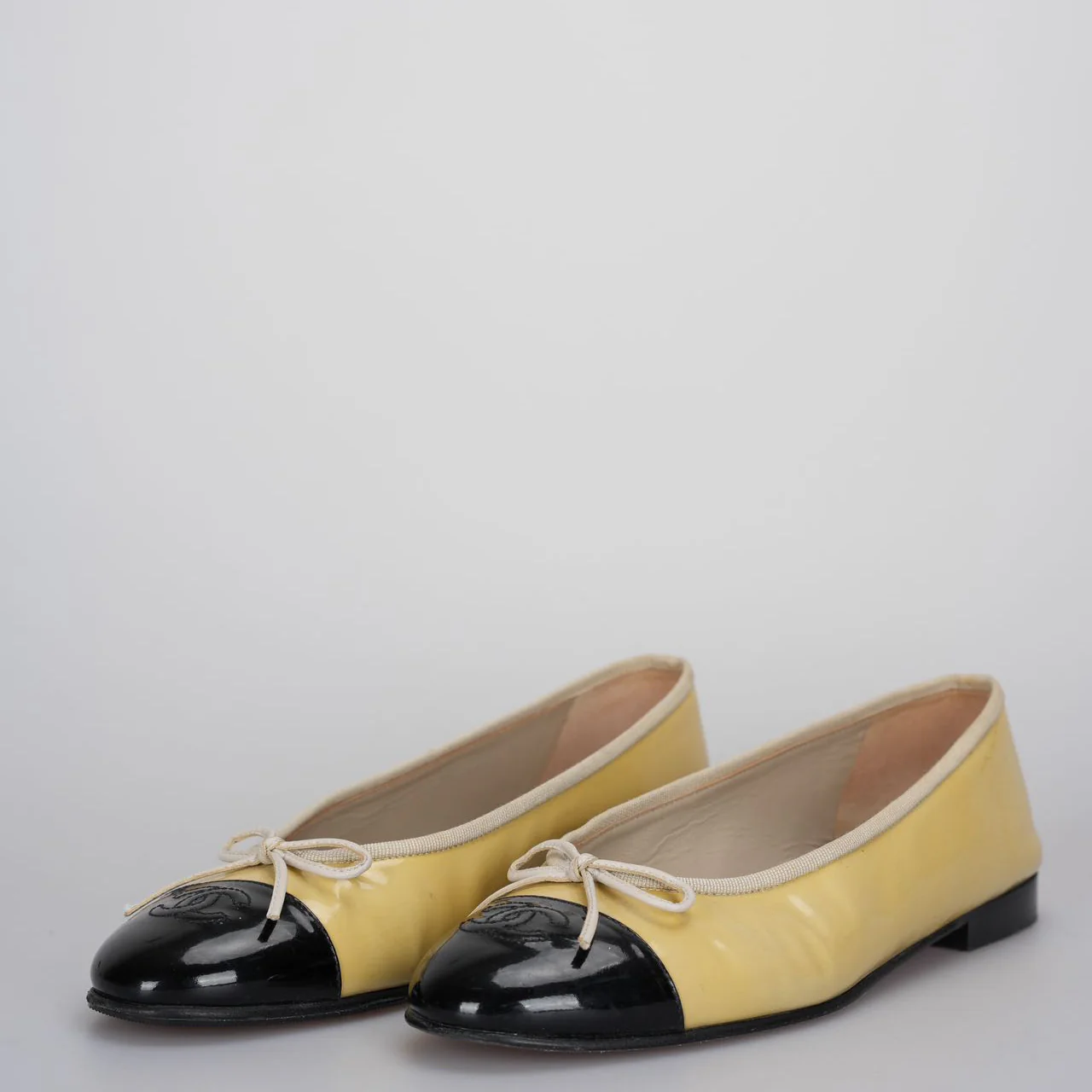 used-Chanel Beige/Black Patent Leather CC Ballet Flats Size 40-MILOURA