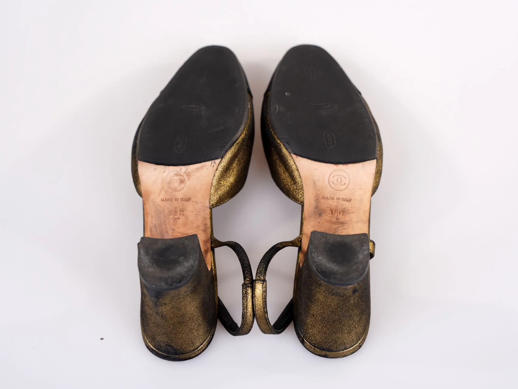 used-Chanel Metallic Lambskin Grosgrain Cap Toe CC Slingback Pumps Gold Black Size 39C-MILOURA