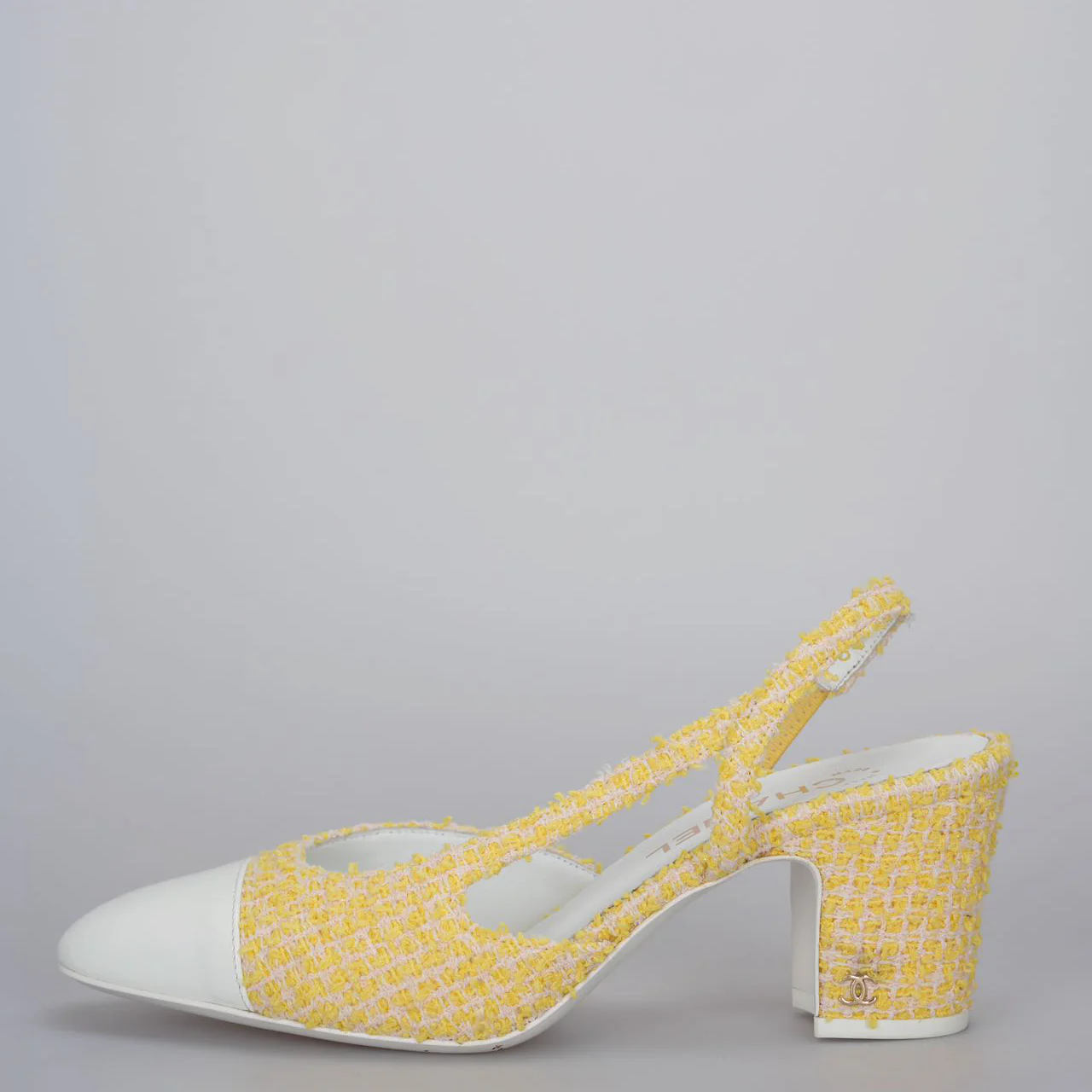 used-Chanel tweed slingback 39 light yellow pumps with CC logo-MILOURA