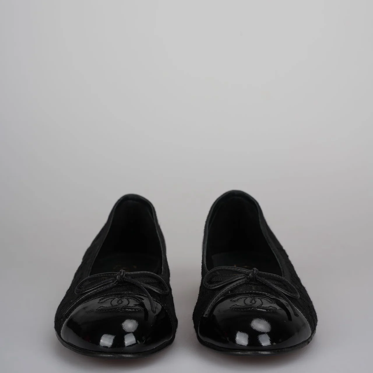 used-Chanel Black Lace and Patent Leather CC Bow Cap Toe Ballet Flats Size 38-MILOURA