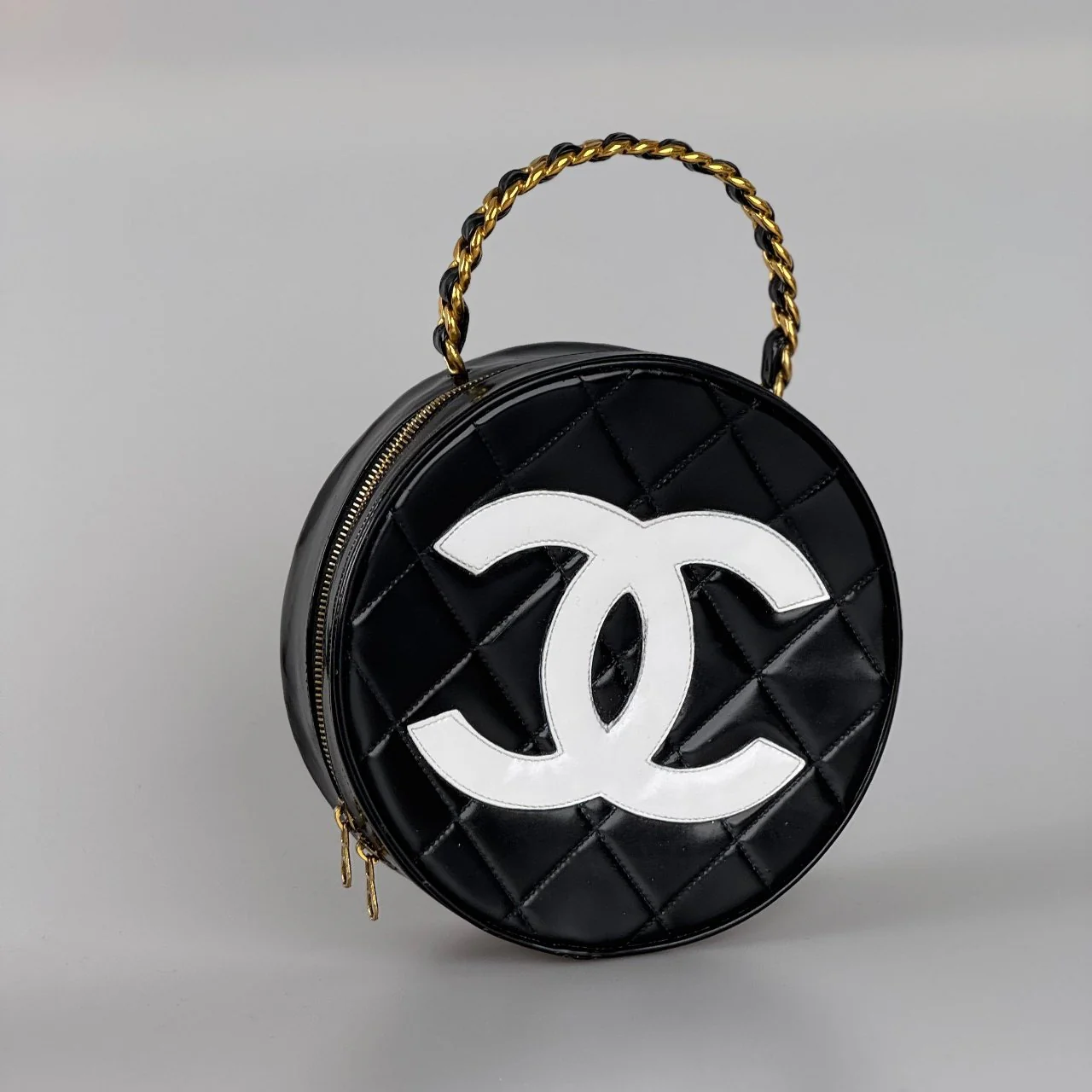 used-CHANEL 1995 BLACK ROUND VANITY CASE-MILOURA
