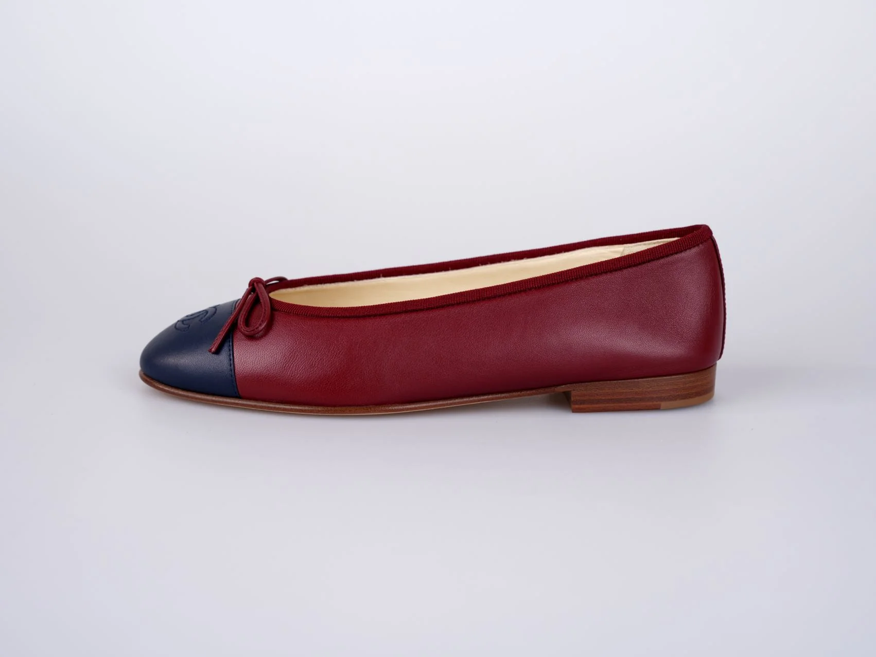 used-Chanel Burgundy Leather CC Bow Cap Toe Ballet Flats Size 38.5-MILOURA
