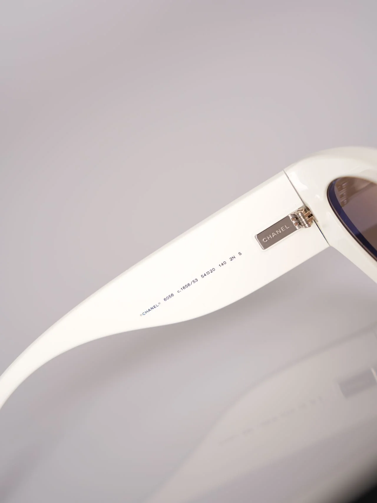 used-Chanel Cat Eye Sunglasses with CC Logo Black and White-MILOURA