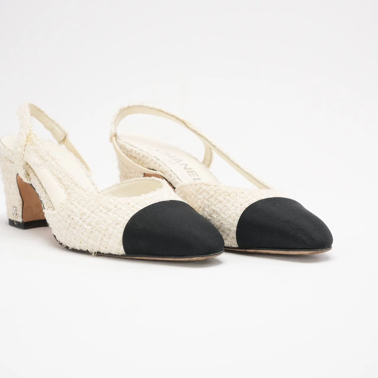 Chanel White / Black Tweed CC Logo Slingback Pumps Size 36