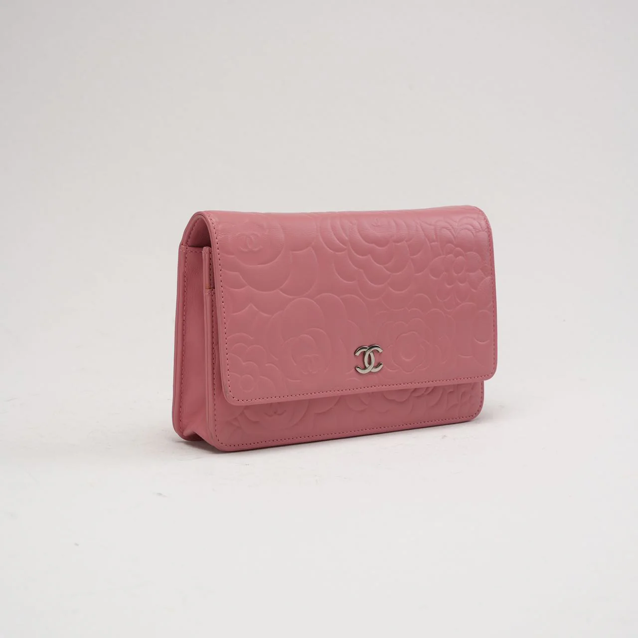 Chanel Zeitlose Camellia Wallet On Chain (WOC) Lammleder Pink