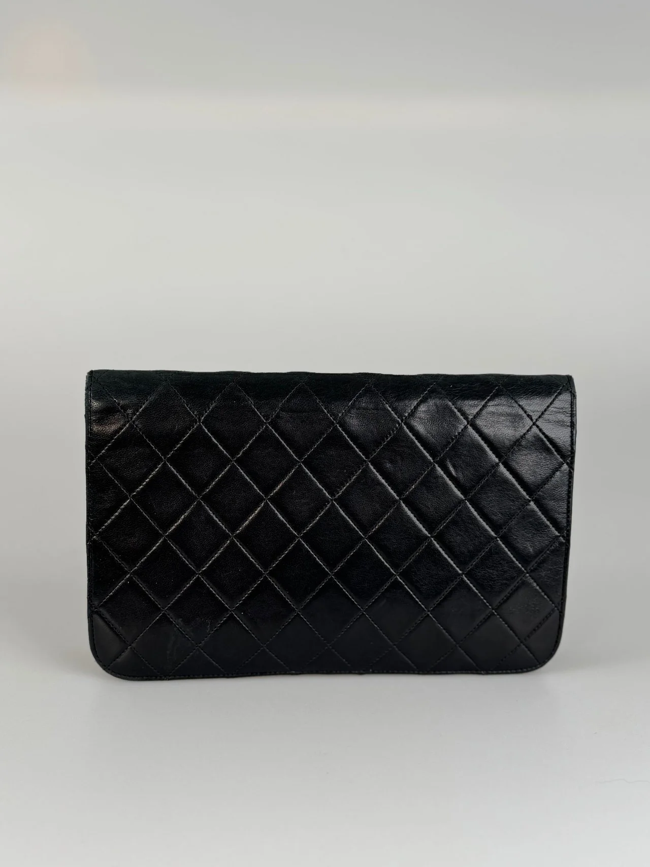 used-Chanel vintage Matelassé Lambskin Shoulder Bag Black-MILOURA