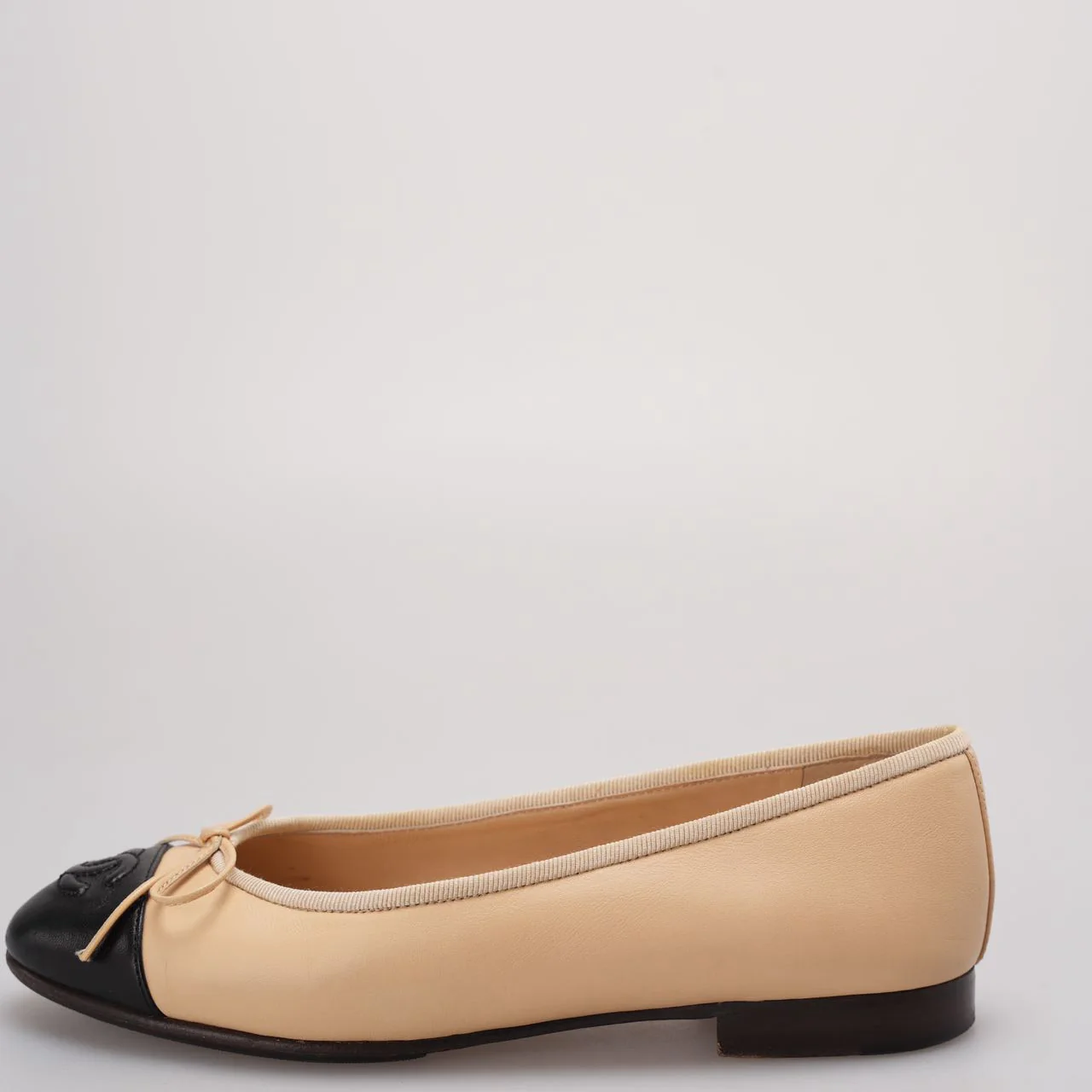 Chanel classic Ballerinas in Lambleather black beige color size 35
