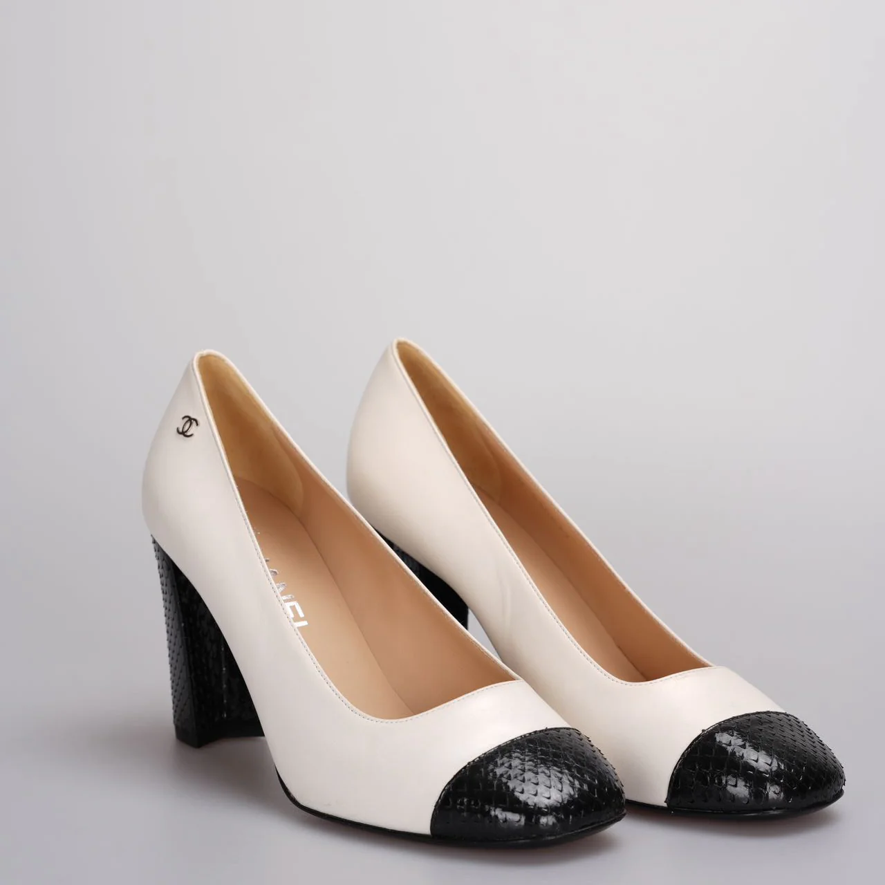 used-Chanel Classic Leather Two-Tone Pumps in Beige Black 38C-MILOURA