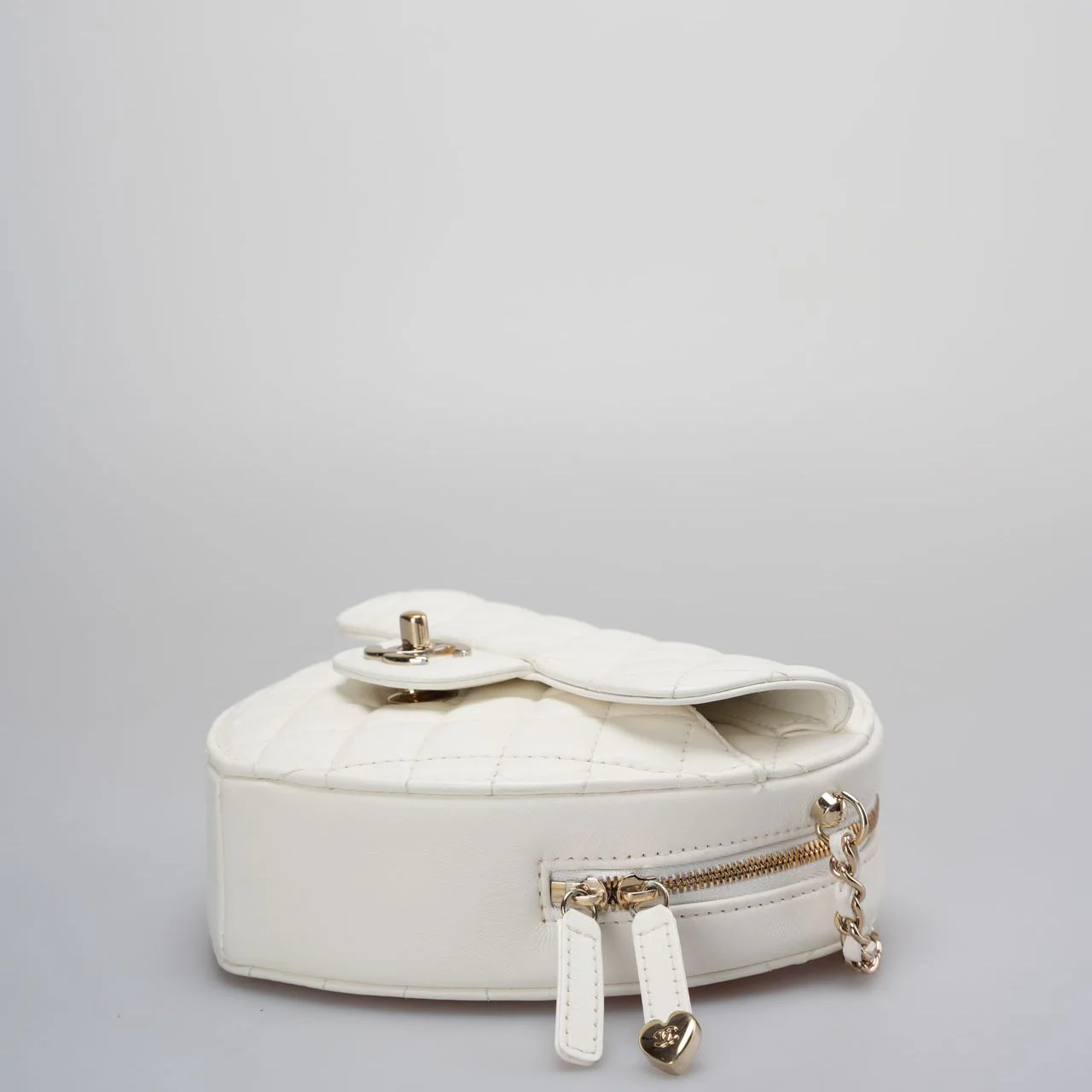 used-Chanel Big Heart Bag Lambskin Quilted CC In Love Clutch With Chain in White-MILOURA