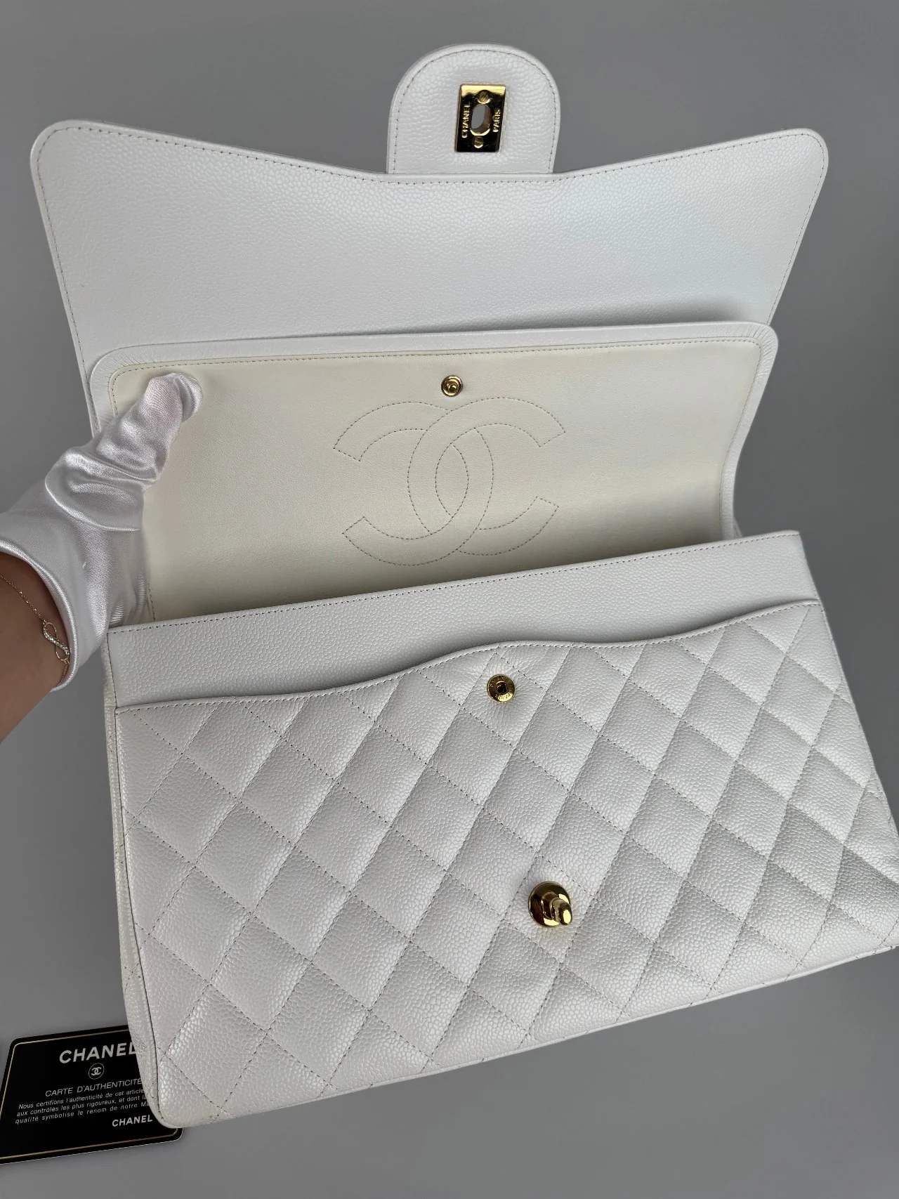 used-Chanel timeless flap Bag Caviar Leather Maxi size in white-MILOURA