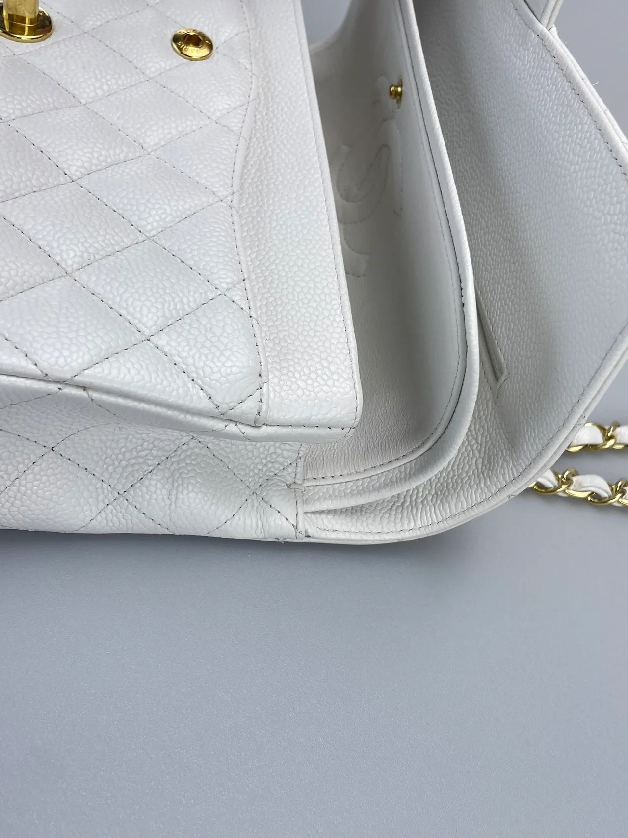 used-Chanel Medium White Classic Flap Bag in Caviar Leather with Gold Hardware-MILOURA