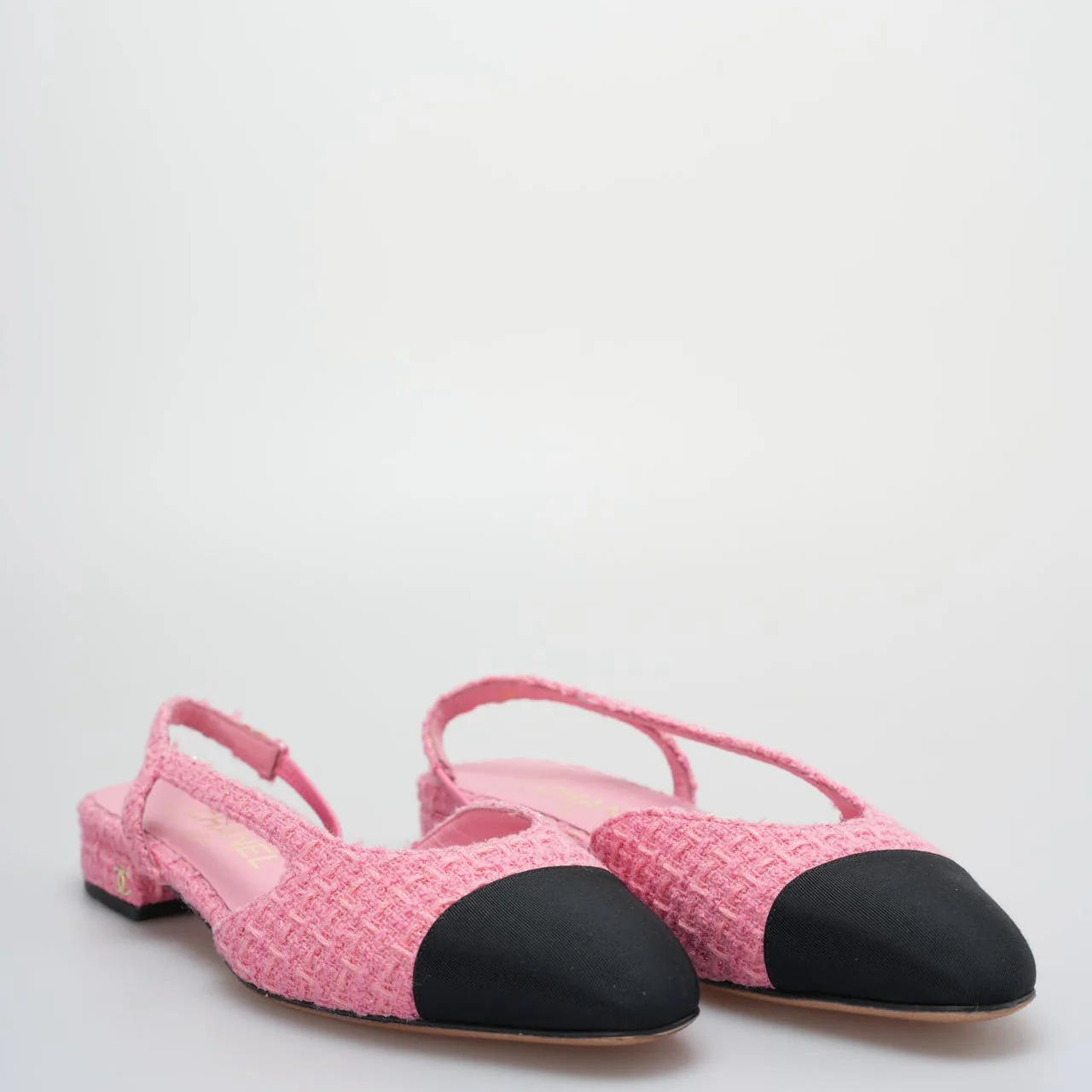 used-Chanel Tweed Grosgrain Cap Toe CC Slingback Pumps size 37.5 in Pink and Black-MILOURA