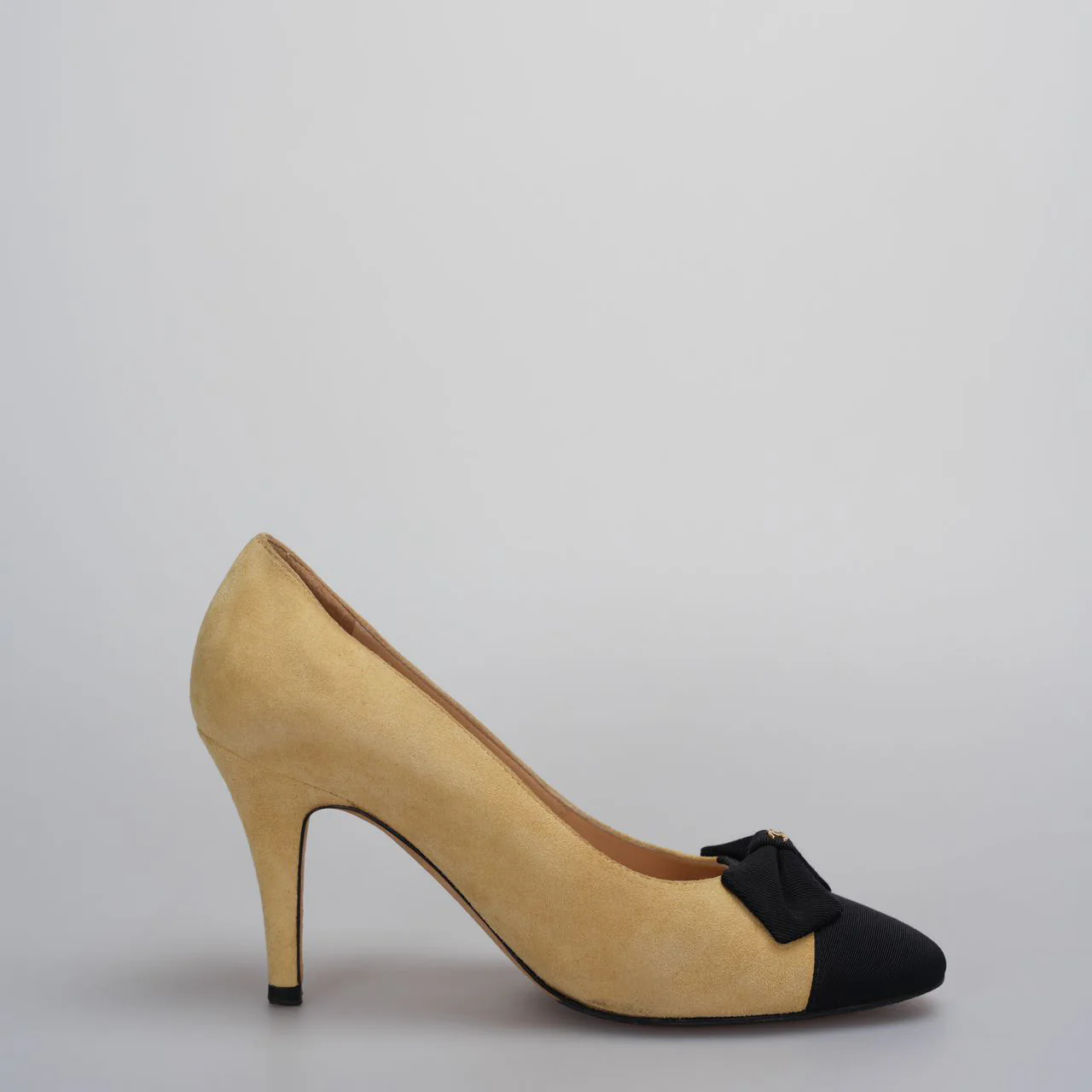 used-Chanel Beige Black Leather Ribbon Pumps 8cm Size 36.5C-MILOURA