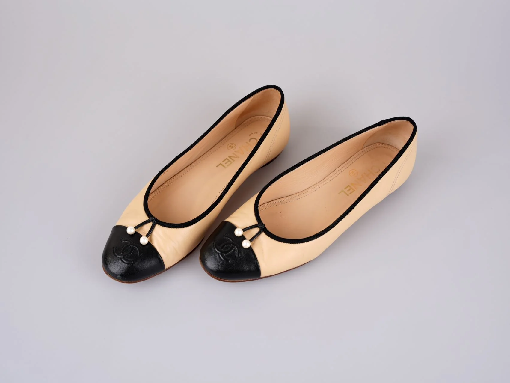 used-Chanel CC Lambskin Cap Toe Ballerinas with Pearls Beige/Black 38C-MILOURA