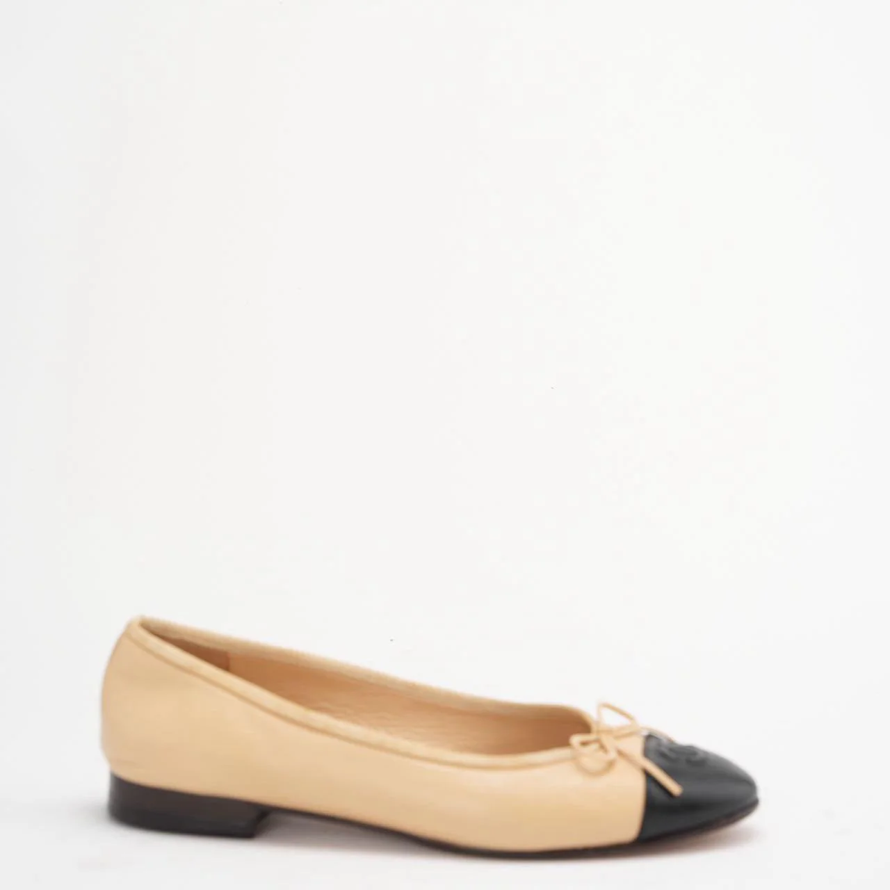 Chanel Beige / Black Classic Ballerina Leather Flats Size 39