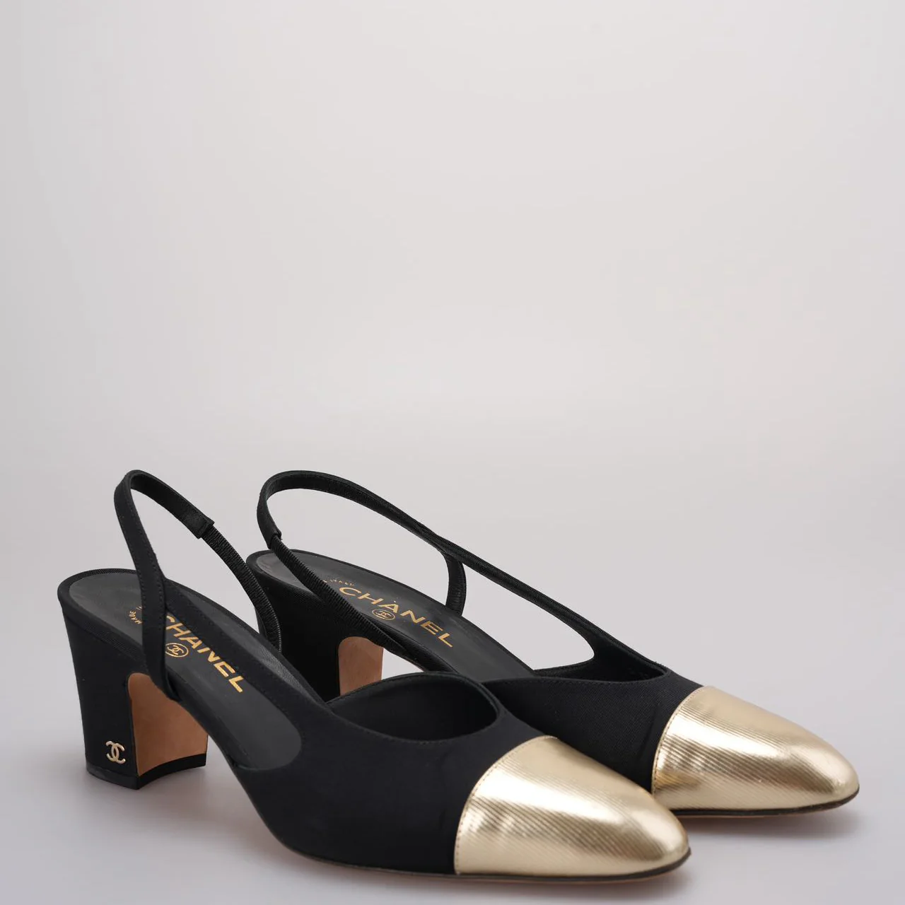 Chanel Black / Gold  Escarpins Slingback Chanel Velours Noir Size 40.5