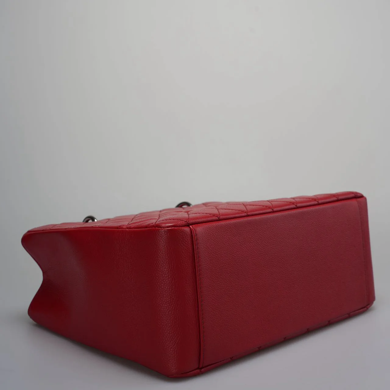 used-Chanel Grand Shopping Tote Red GST Bag in Caviar Leather with Silver Hardware Medium-MILOURA