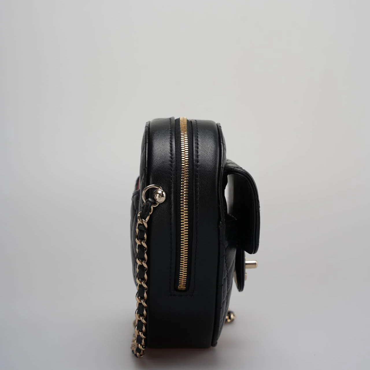 used-Chanel Lambskin Quilted CC In Love big Heart Clutch With Chain in Black-MILOURA