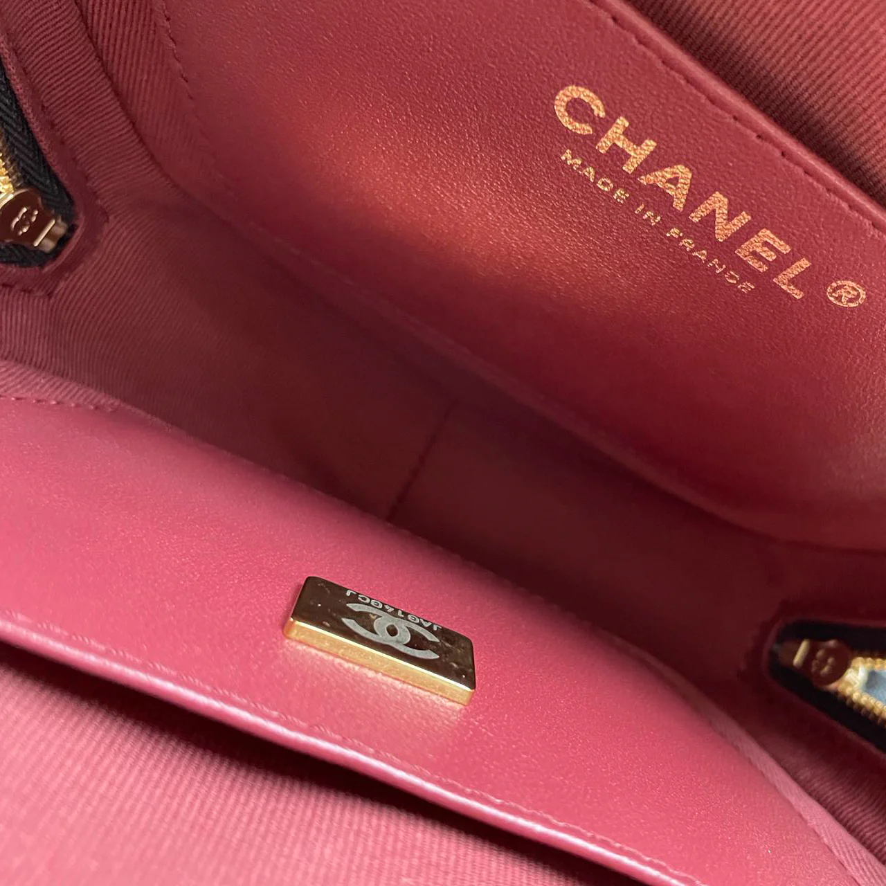 used-Chanel Lambskin Quilted CC In Love big Heart Clutch With Chain in Black-MILOURA