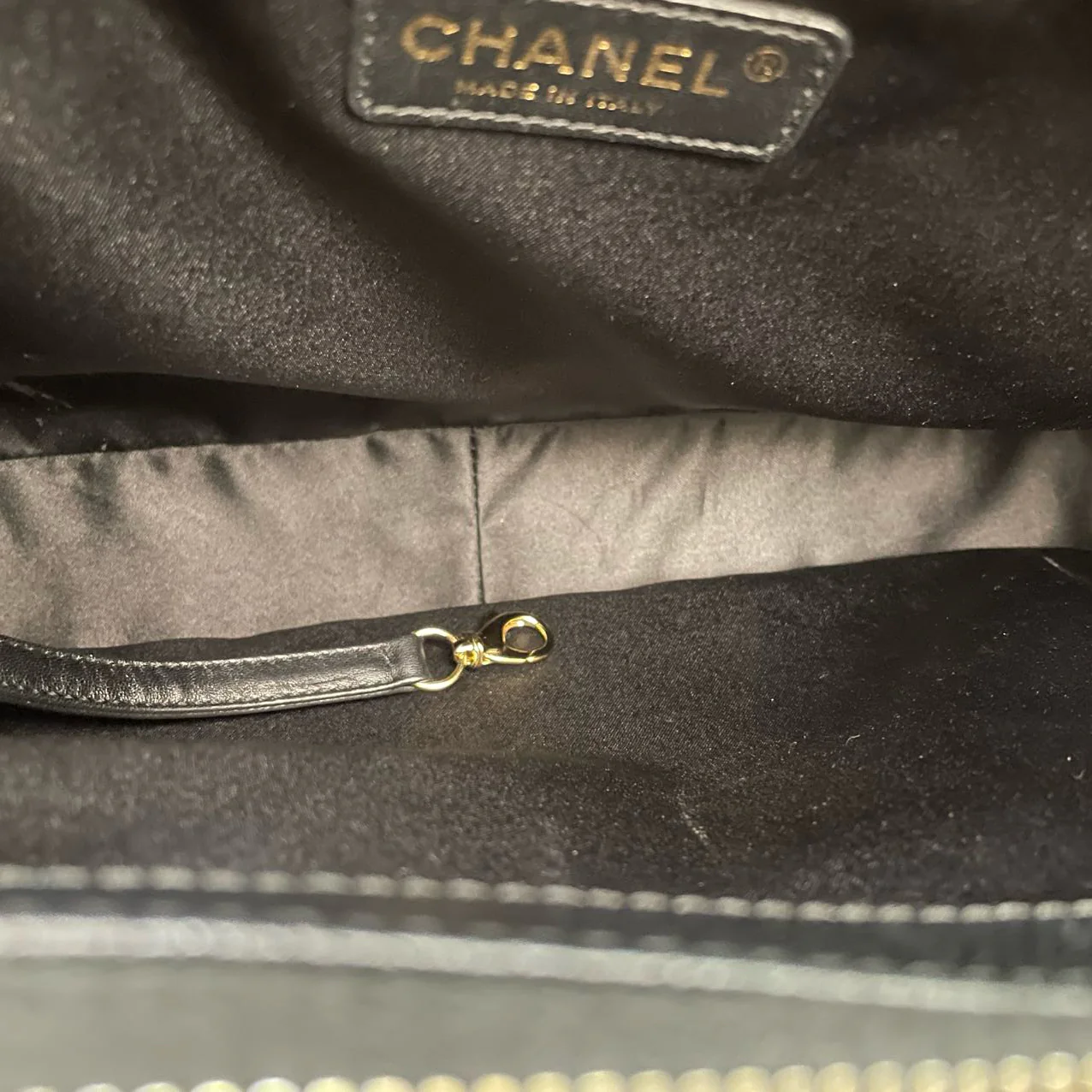 used-Chanel Medium Grand Shopping Tote Black GST Bag in Caviar Leather with Gold Hardware 2014-MILOURA