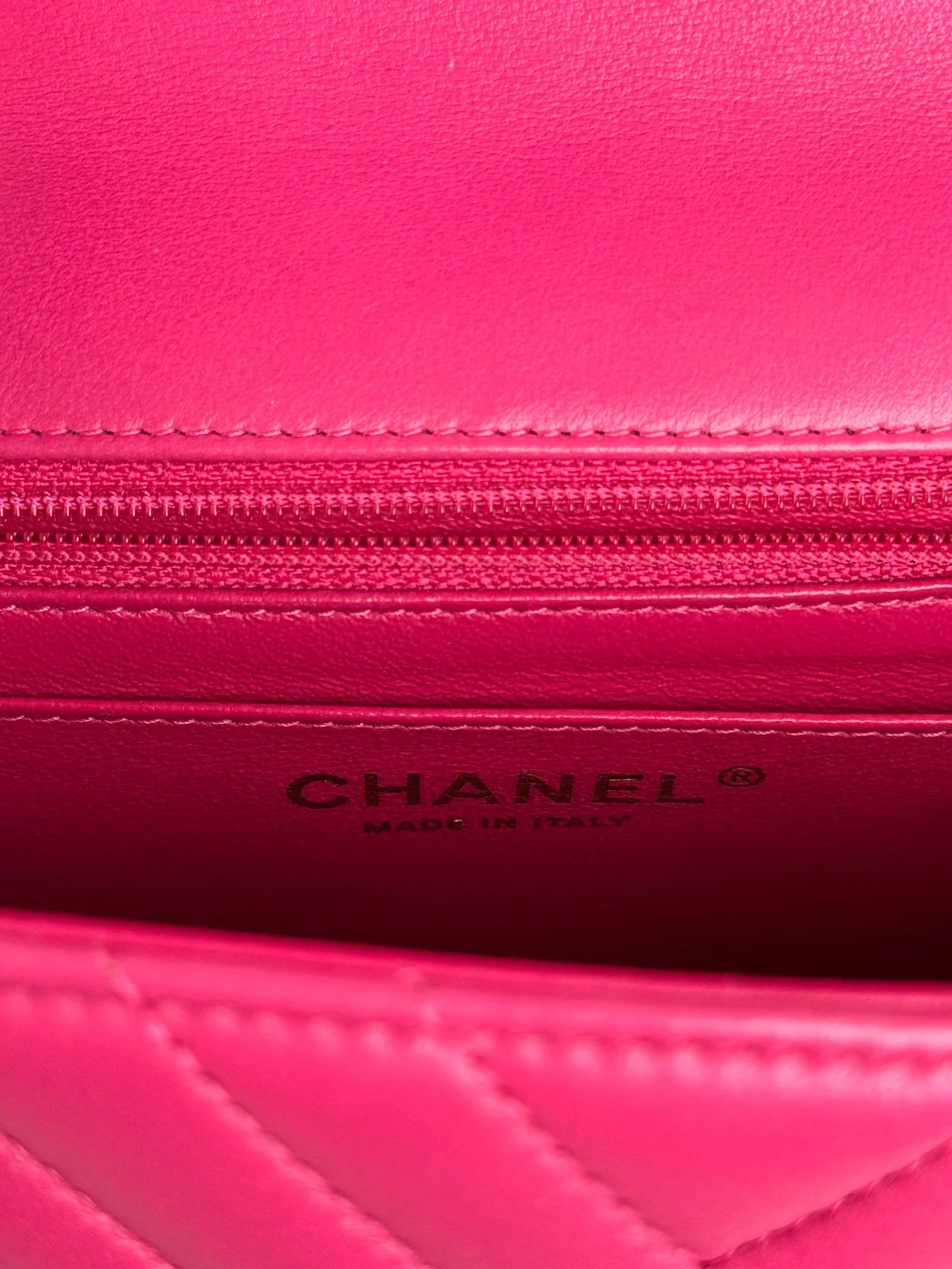 used-Chanel Pre-Owned mini Square Classic Chevron Flap Bag-MILOURA