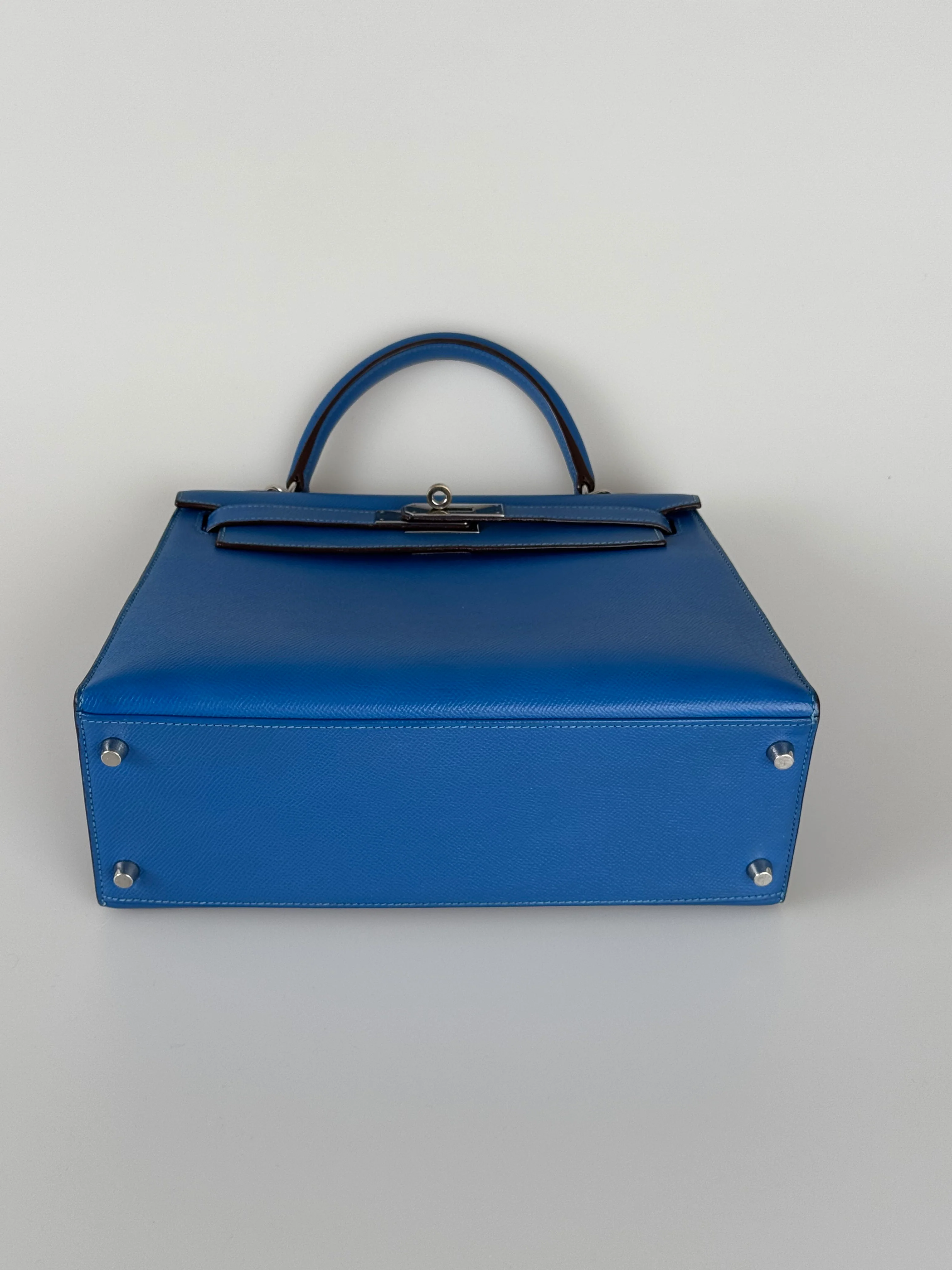 used-Hermes Kelly Sellier Bag 28cm In Blue Epsom Leather With Gold Hardware-MILOURA