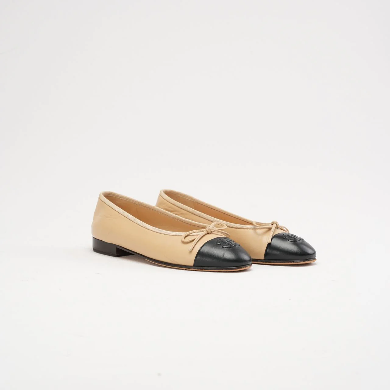 Chanel Beige/Black CC Cap Toe Ballet Flats Size 35.5C