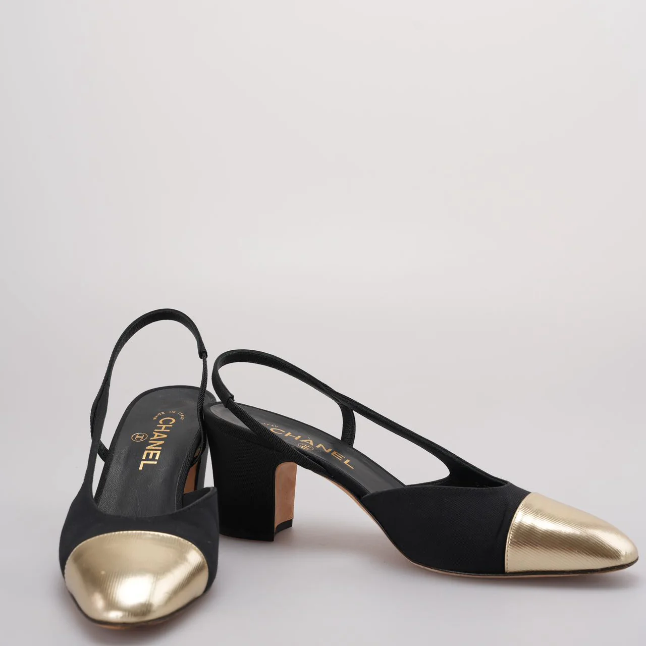 Chanel Black / Gold  Escarpins Slingback Chanel Velours Noir Size 40.5