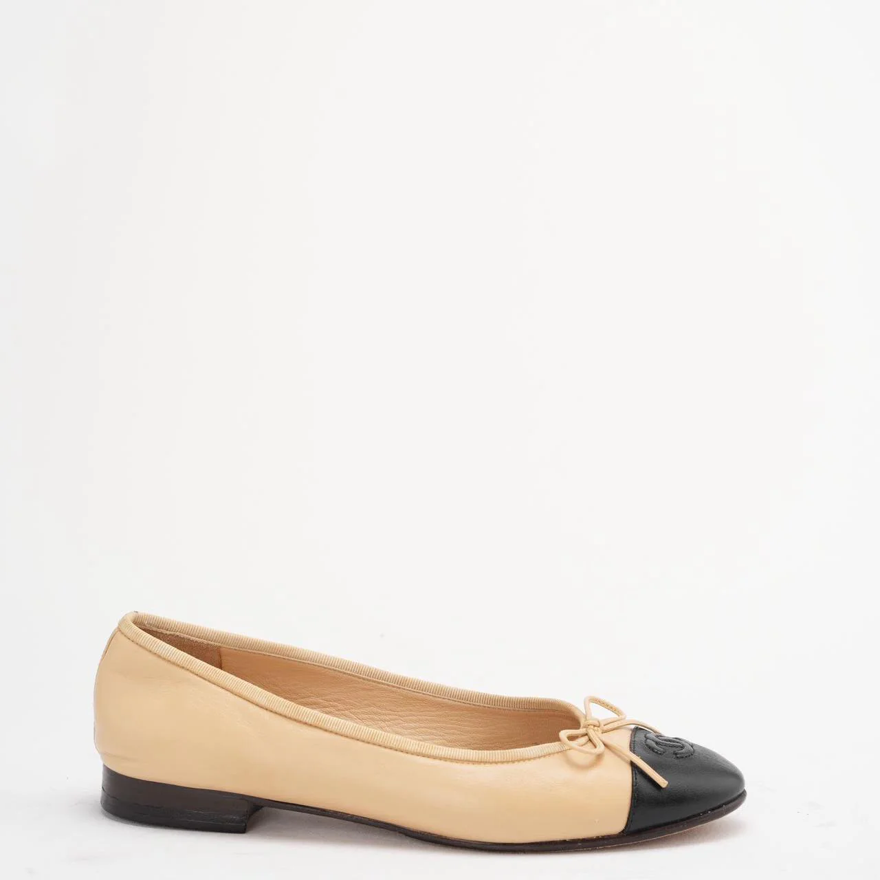 Chanel Beige / Black Classic Ballerina Leather Flats Size 39