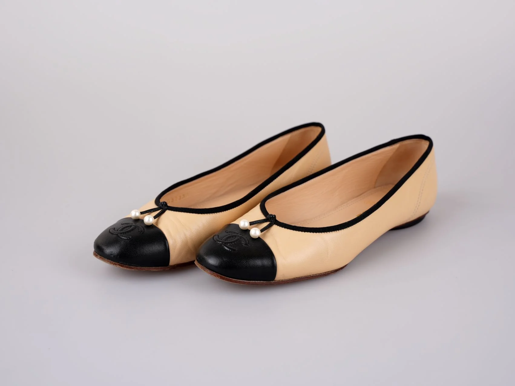 used-Chanel CC Lambskin Cap Toe Ballerinas with Pearls Beige/Black 38C-MILOURA