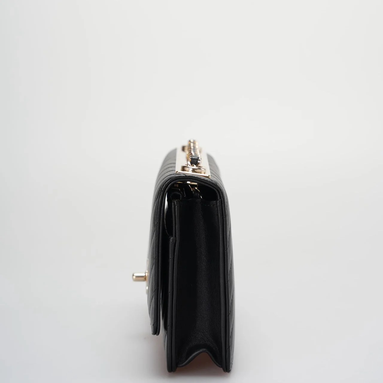 used-Chanel Lambskin Chevron Quilted Trendy CC Wallet On Chain WOC in Black-MILOURA