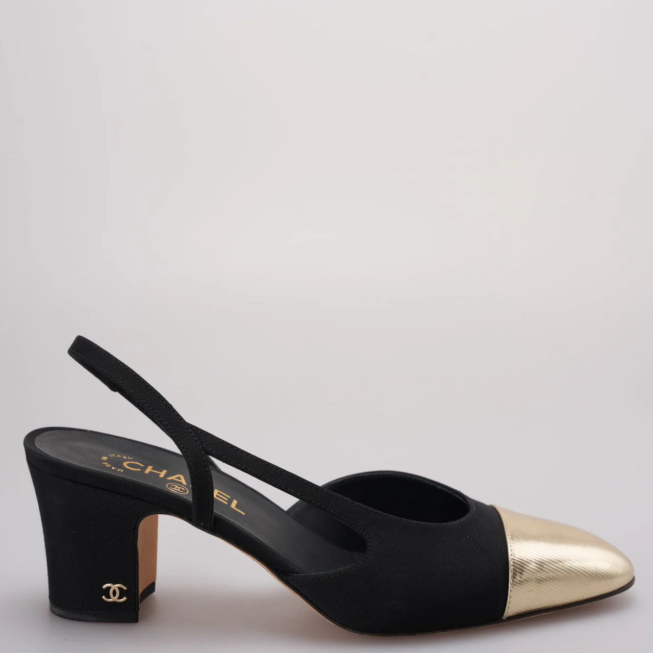 Chanel Black / Gold  Escarpins Slingback Chanel Velours Noir Size 40.5