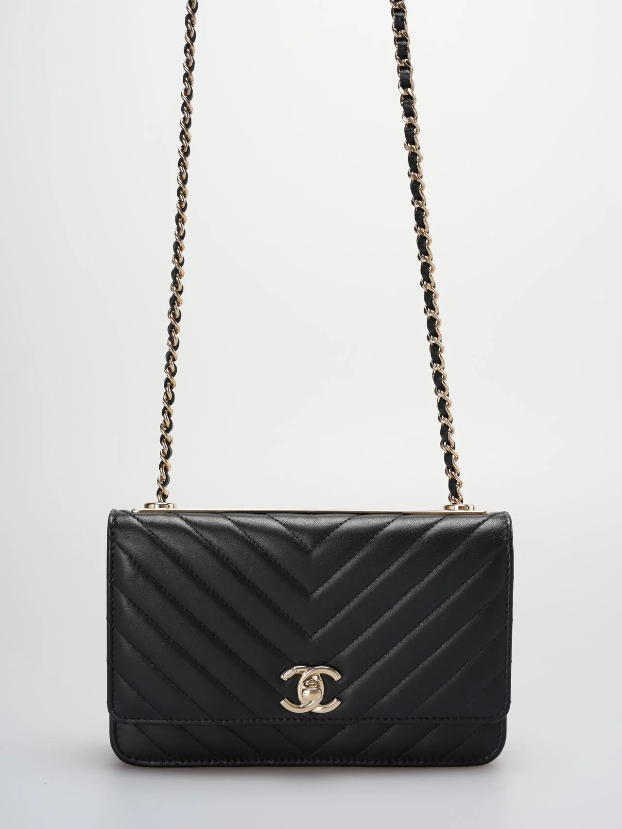used-Chanel Lambskin Chevron Quilted Trendy CC Wallet On Chain WOC in Black-MILOURA